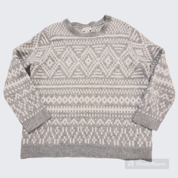 + CUPCAKES and Cashmere grey white fisherman print soft crewneck sweater 😍 - Picture 3 of 5